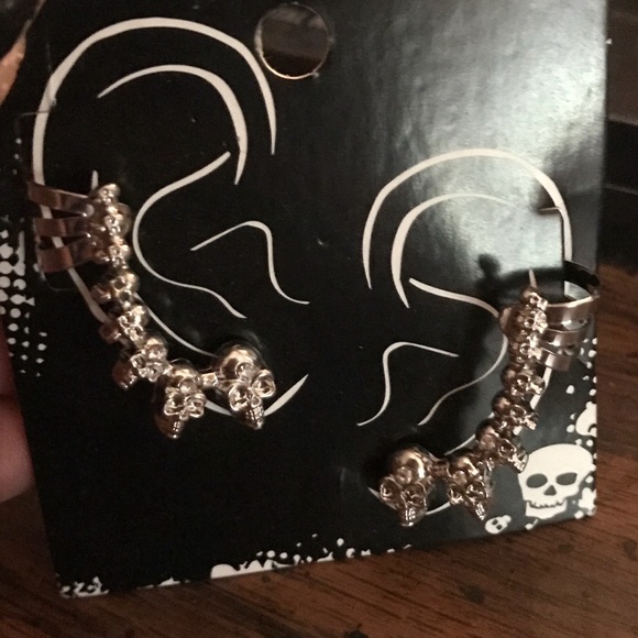 ⚜️Skull Head Ear Cuff  Silver Earrings! NWT! - Picture 2 of 3